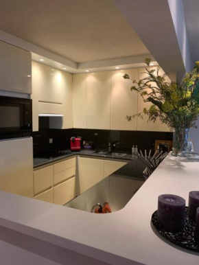 Ruim appartement vlakbij zee met parking